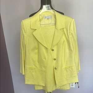 Tahari 18W Yellow Crush Women's Suit Vibrant and Stylish
